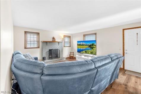 1846 Opal Street Louisville OH 44641