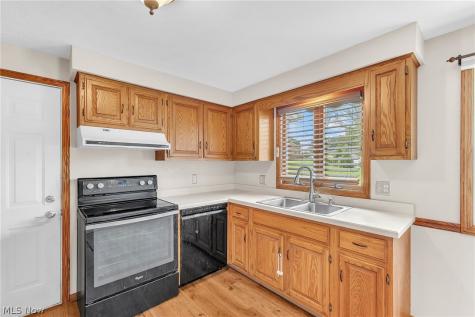 1846 Opal Street Louisville OH 44641