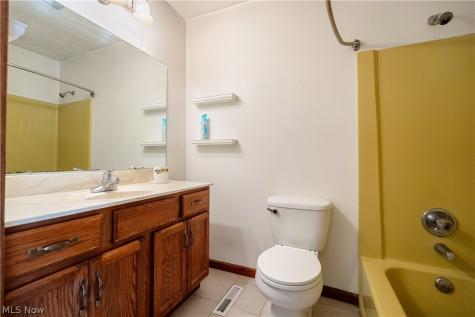 1301 Greenridge Drive NE Massillon OH 44646