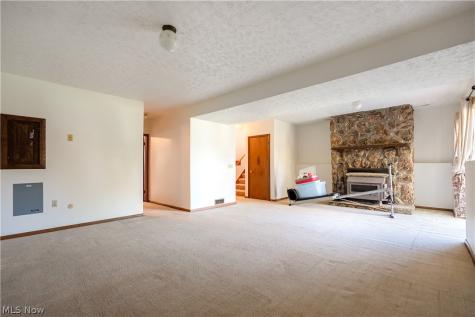 1301 Greenridge Drive NE Massillon OH 44646