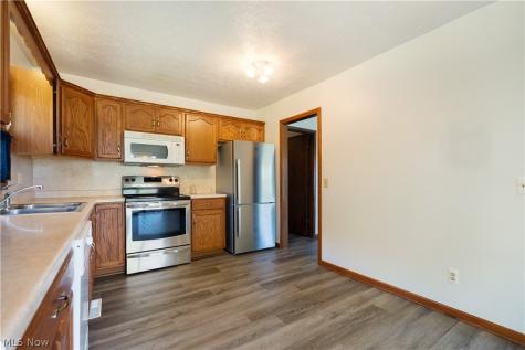 1301 Greenridge Drive NE Massillon OH 44646