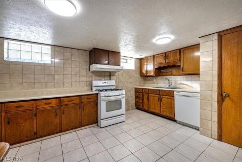 5855 W Ridgewood Drive Parma OH 44129
