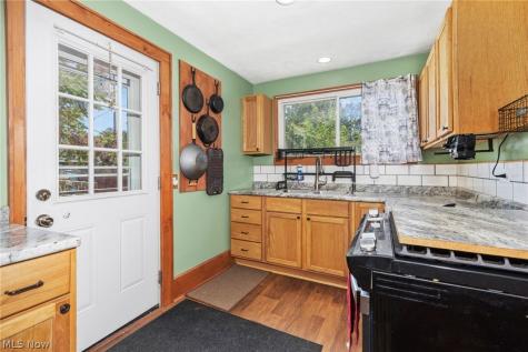 33 Pfeiffer Avenue Akron OH 44312