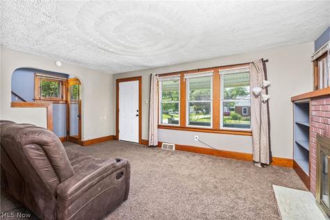 33 Pfeiffer Avenue Akron OH 44312