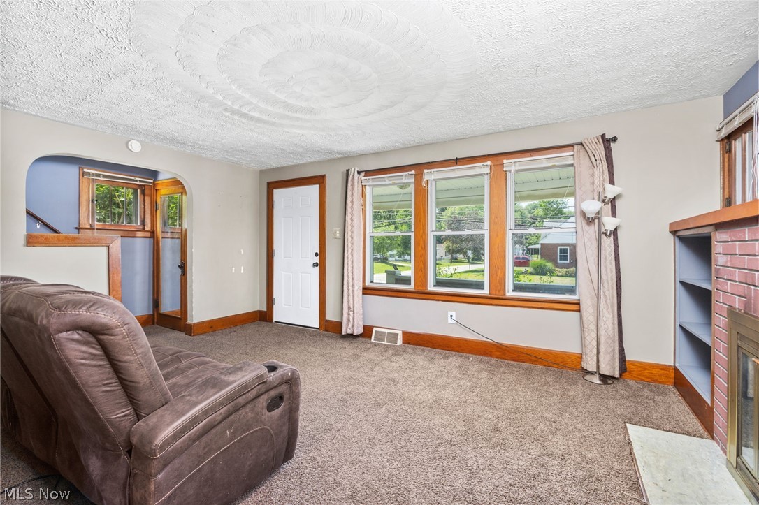 33 Pfeiffer Avenue Akron OH 44312