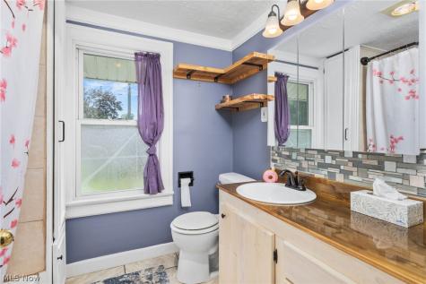 33 Pfeiffer Avenue Akron OH 44312