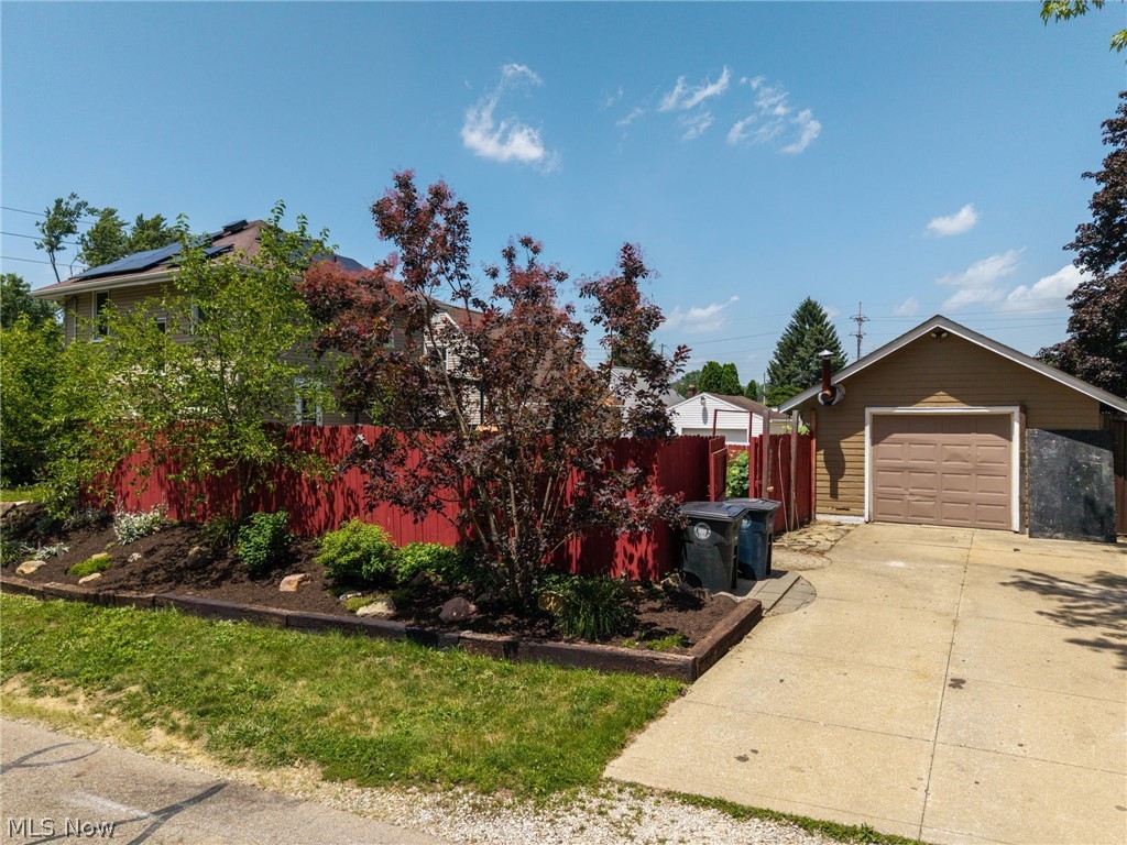 33 Pfeiffer Avenue Akron OH 44312