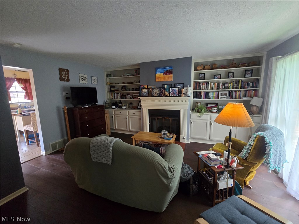 15 Acorn Lane Coshocton OH 43812