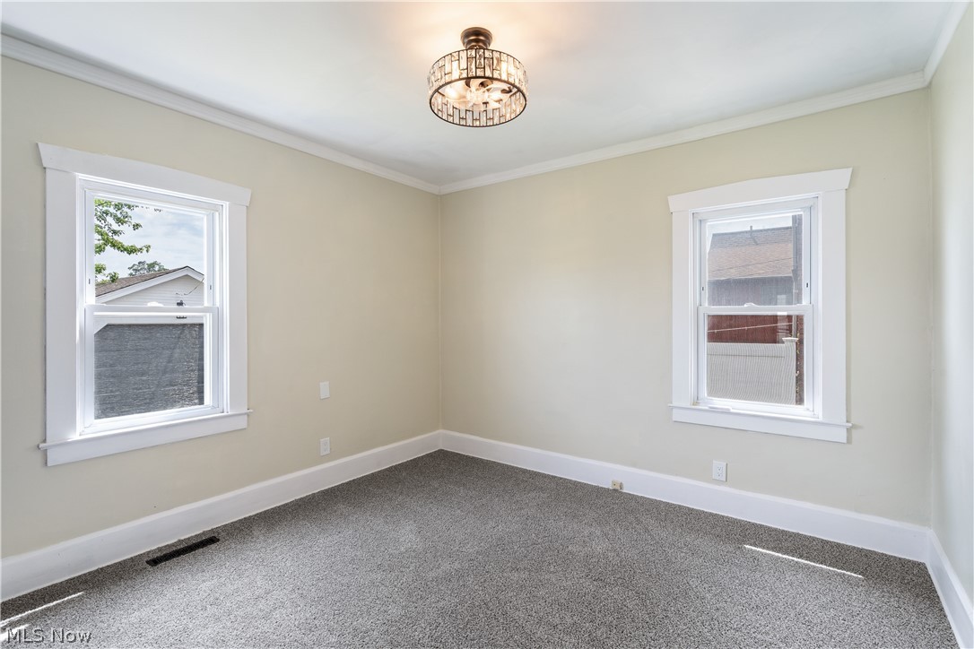 27 Erskine Avenue Youngstown OH 44512