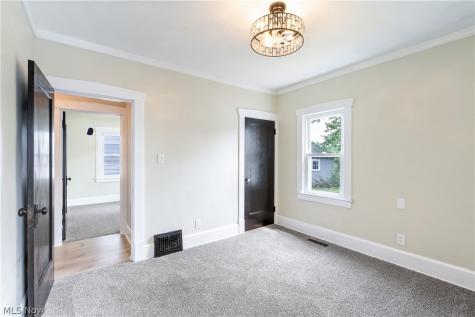 27 Erskine Avenue Youngstown OH 44512
