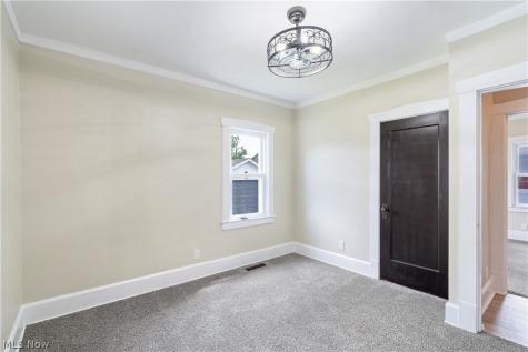 27 Erskine Avenue Youngstown OH 44512
