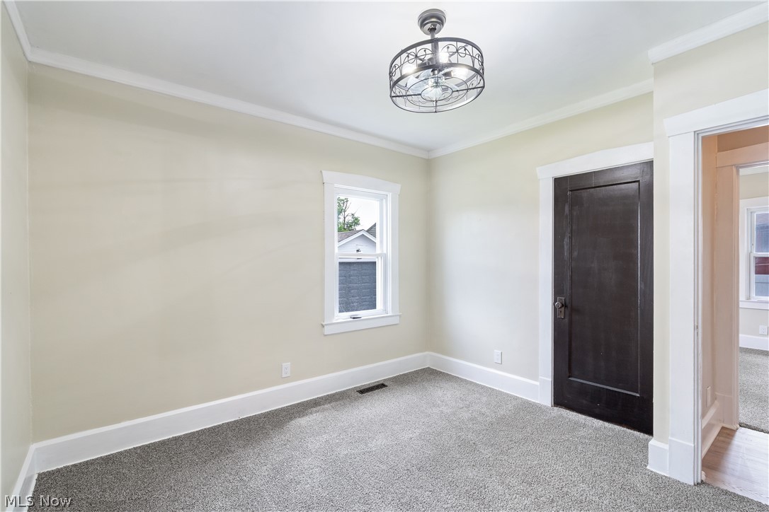 27 Erskine Avenue Youngstown OH 44512