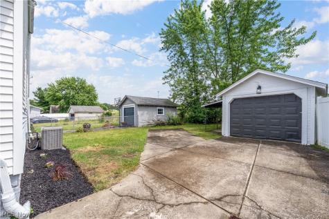 27 Erskine Avenue Youngstown OH 44512