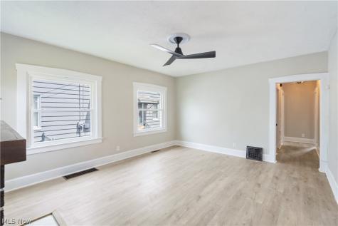 27 Erskine Avenue Youngstown OH 44512