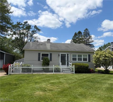 1302 Bel Air Drive NW North Canton OH 44720