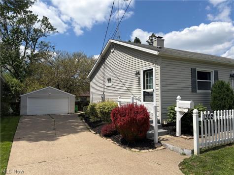 1302 Bel Air Drive NW North Canton OH 44720