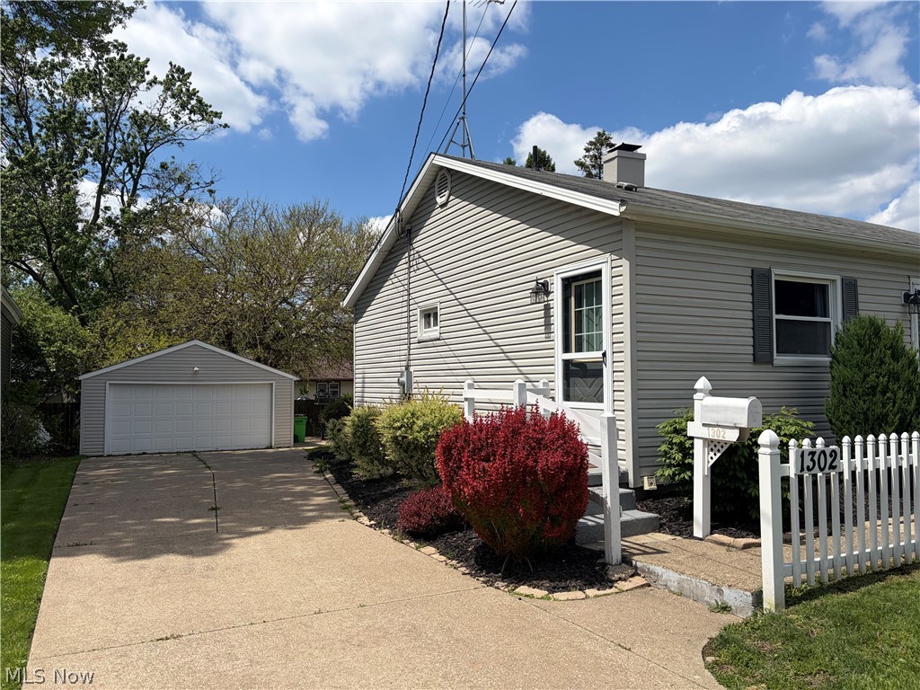 1302 Bel Air Drive NW North Canton OH 44720
