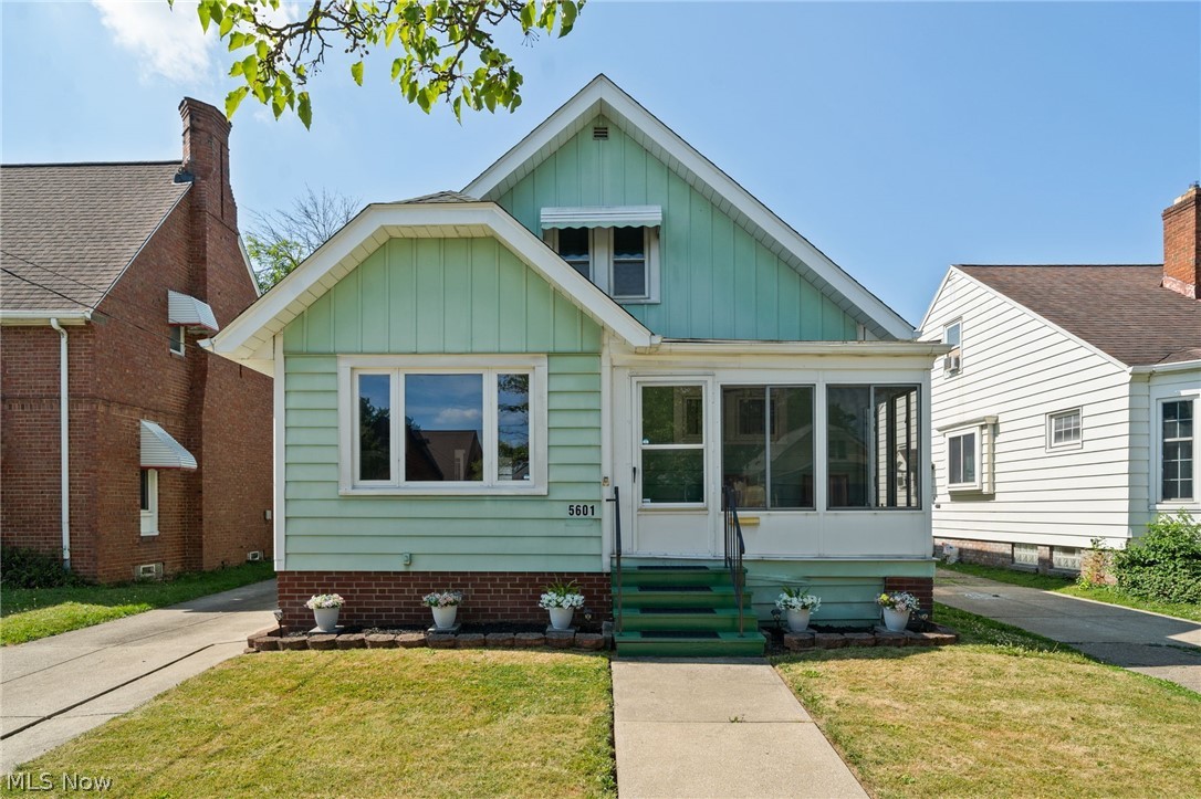 5601 Archmere Avenue Cleveland OH 44144