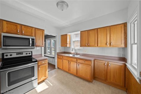 5601 Archmere Avenue Cleveland OH 44144