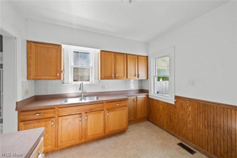 5601 Archmere Avenue Cleveland OH 44144
