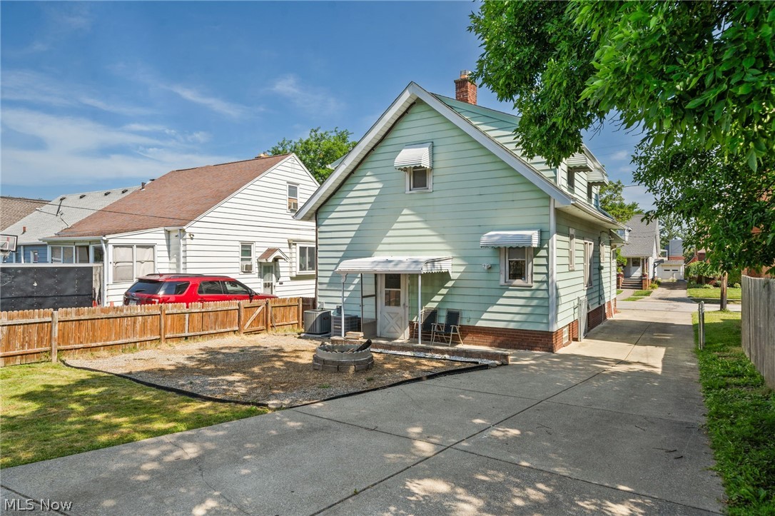 5601 Archmere Avenue Cleveland OH 44144