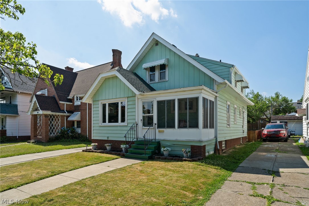 5601 Archmere Avenue Cleveland OH 44144