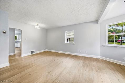 4541 Emerson Road South Euclid OH 44121