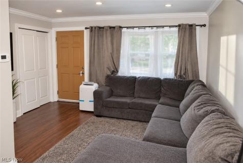 6254 Colebrook Road Parma Heights OH 44130