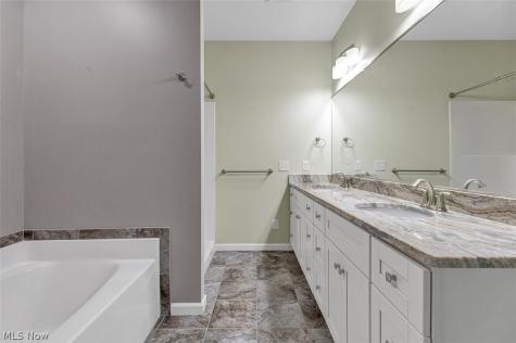 38155 Highgate Bluff Lane Willoughby OH 44094