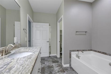 38155 Highgate Bluff Lane Willoughby OH 44094