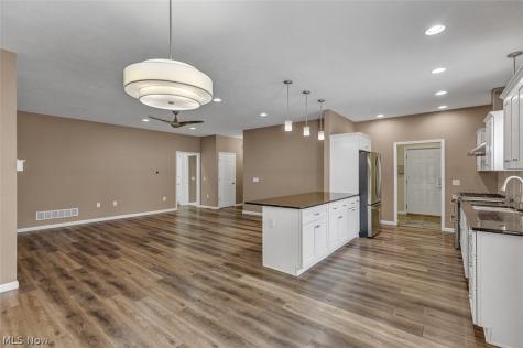 38155 Highgate Bluff Lane Willoughby OH 44094