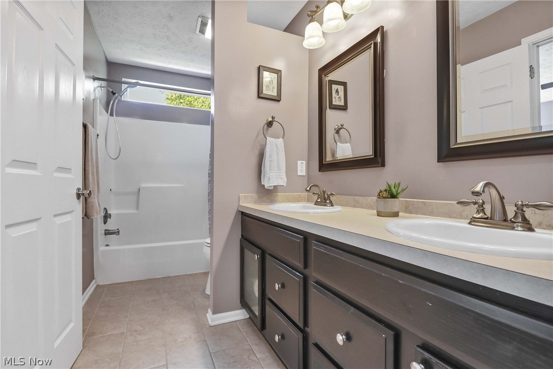 9355 Saybrook Drive North Ridgeville OH 44039