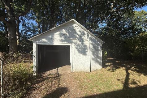 178 E Ravenwood Avenue Youngstown OH 44507