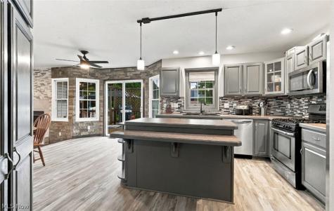 701 Glencarlyn Avenue Louisville OH 44641