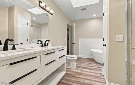 701 Glencarlyn Avenue Louisville OH 44641