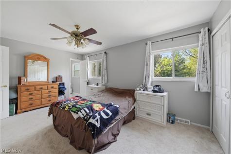 1038 Hampton Drive Macedonia OH 44056