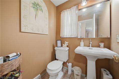 1038 Hampton Drive Macedonia OH 44056