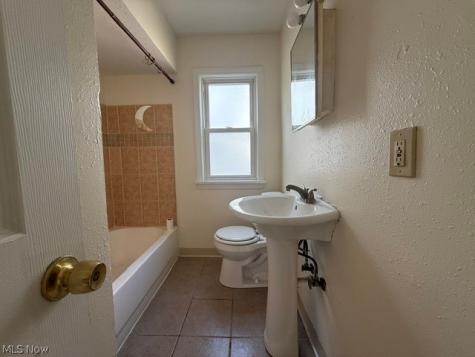 3949 Jo Ann Drive Cleveland OH 44122