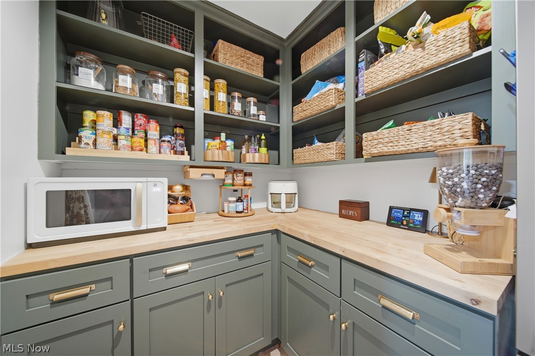 8201 Kellydale Street NW Massillon OH 44646