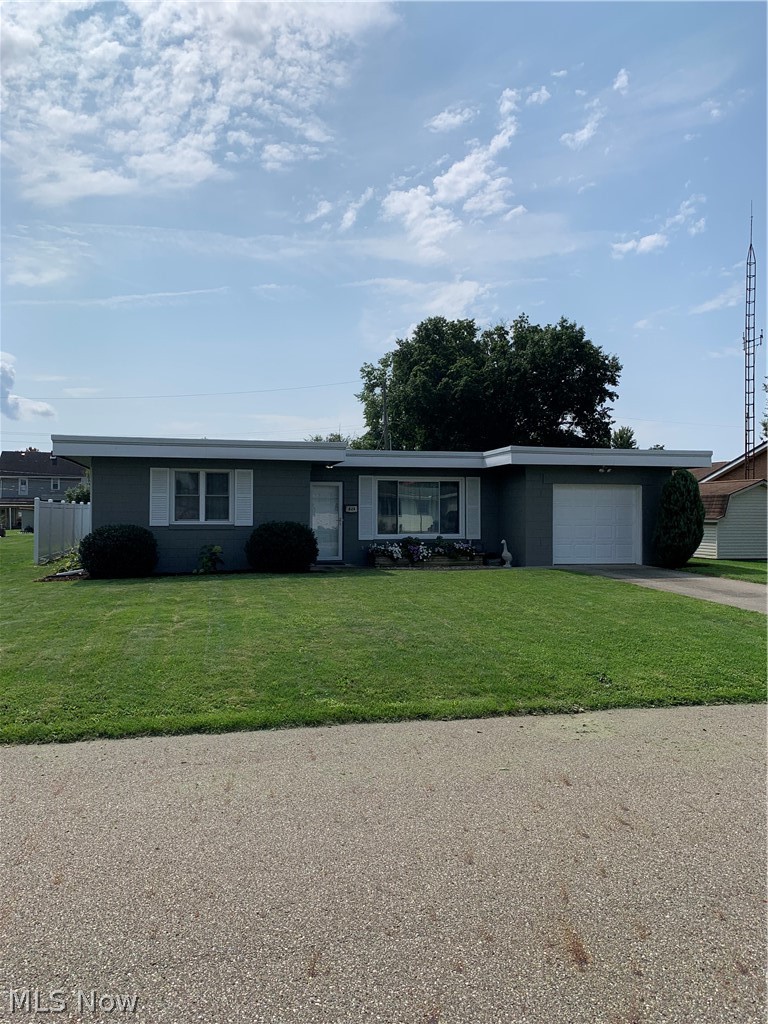824 Hardesty Avenue NW New Philadelphia OH 44663