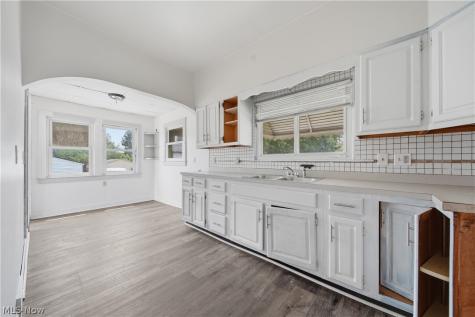 1304 W Waterloo Road Akron OH 44314