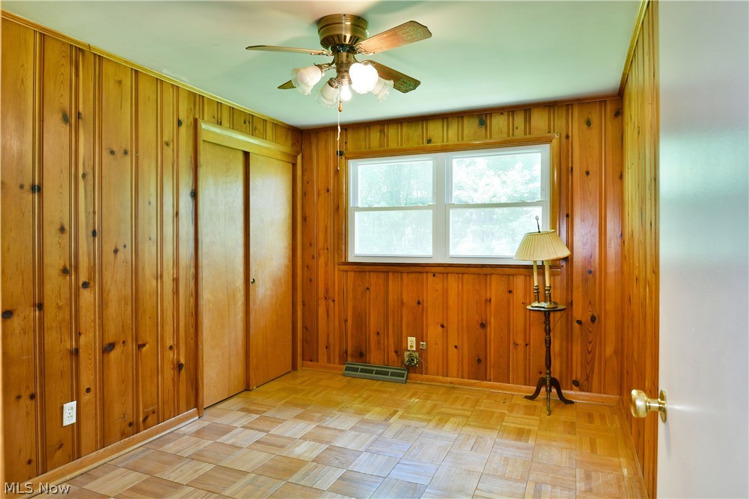 2141 North Road NE Warren OH 44483