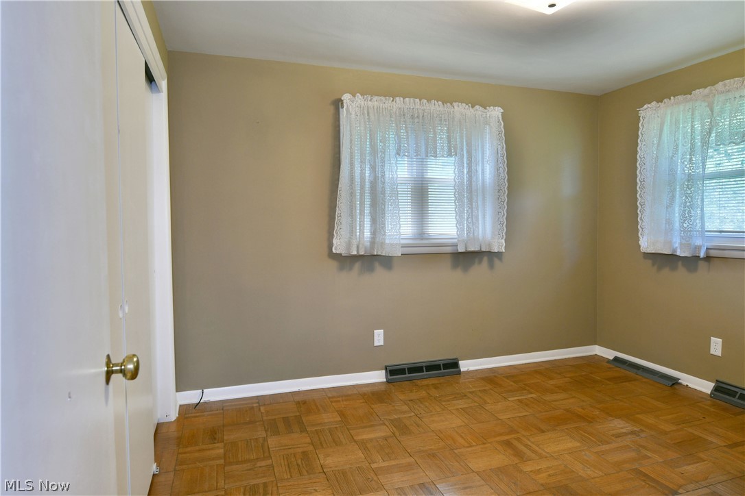2141 North Road NE Warren OH 44483