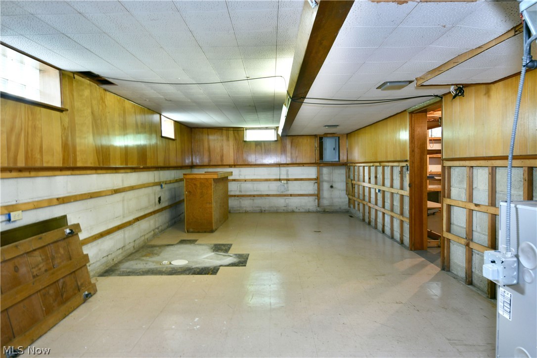 2141 North Road NE Warren OH 44483