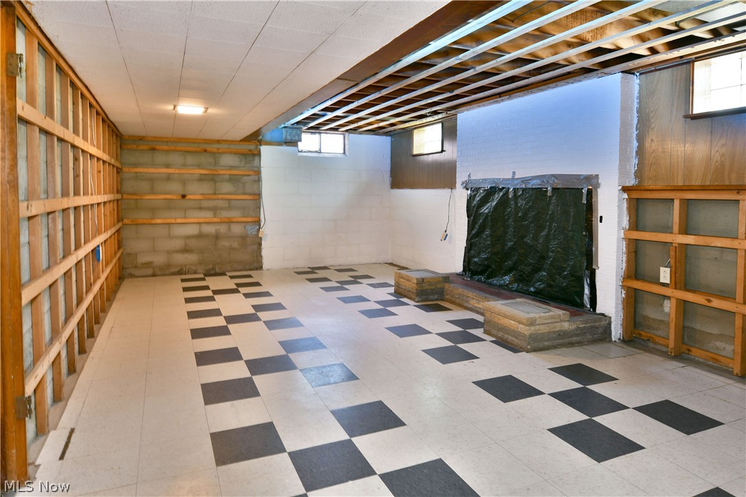 2141 North Road NE Warren OH 44483