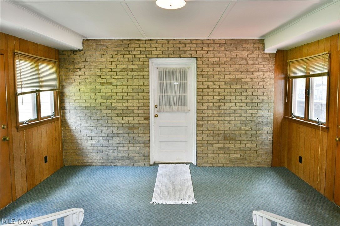 2141 North Road NE Warren OH 44483