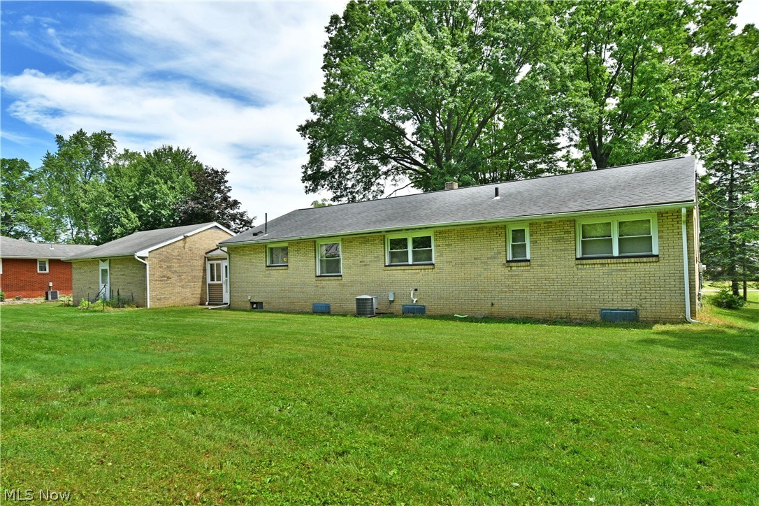2141 North Road NE Warren OH 44483
