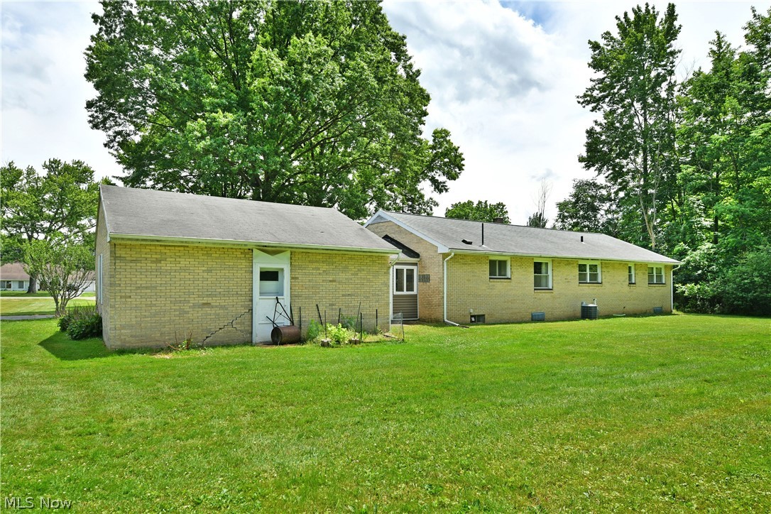 2141 North Road NE Warren OH 44483