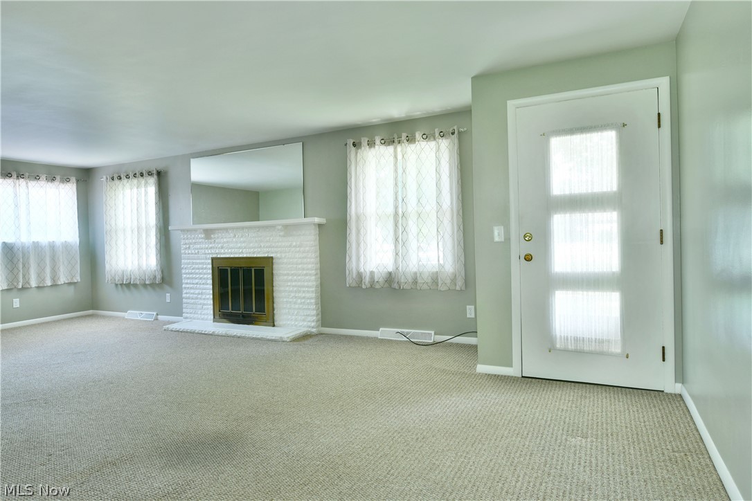 2141 North Road NE Warren OH 44483