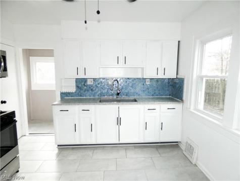 3922 Grosvenor Road South Euclid OH 44118